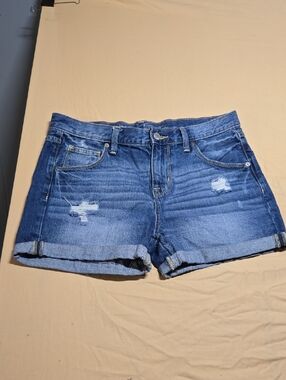 ♡Women's Rolled-Hem Distressed Denim Shorts in Blue Size 2